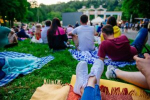 eleo-nonprofit-spring-fundraising-events-outdoor-movie